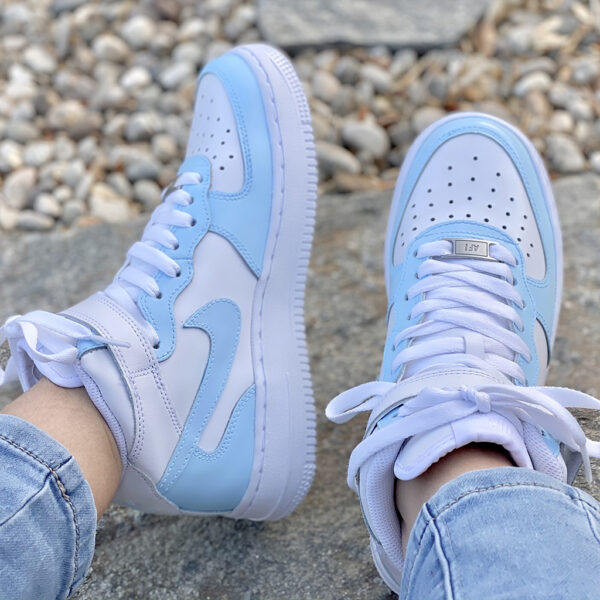 Air Force 1 High Light Blue Sneaker