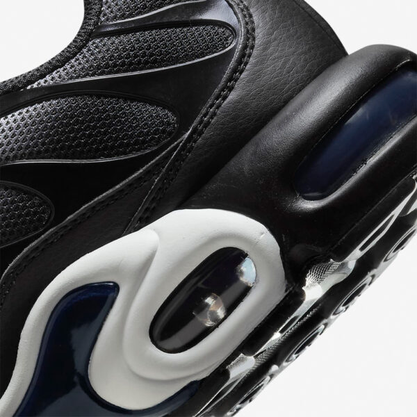 Air Max Plus SE – Black/Summit White/Black/Obsidian