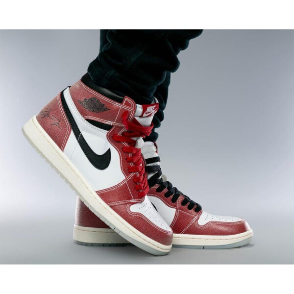 Trophy Room x Air Jordan 1 Retro High OG SP Chicago Friends & Family