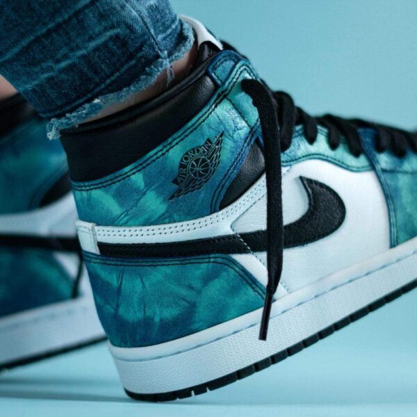 Air Jordan 1 Wmns Retro High OG ‘Tie-Dye’