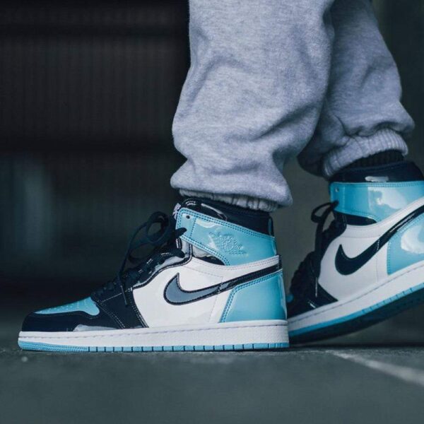 Air Jordan 1 Wmns Retro High OG ‘Blue Chill’