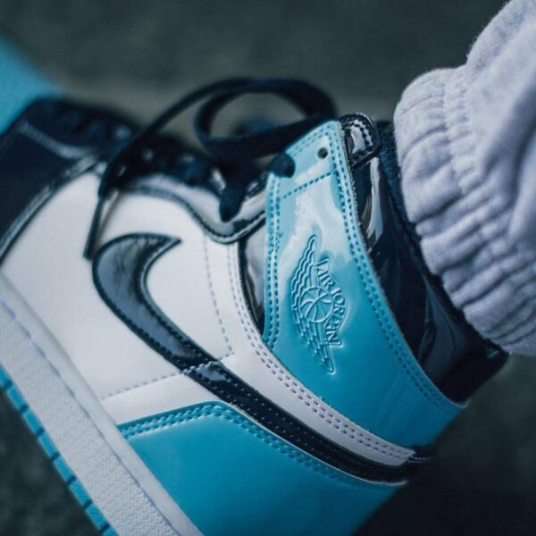 Air Jordan 1 Wmns Retro High OG ‘Blue Chill’