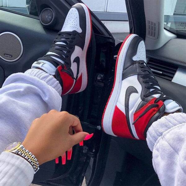 Air Jordan 1 Wmns Retro High ‘Satin Black Toe’