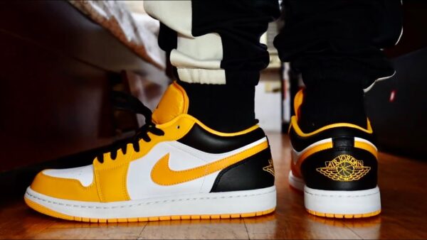 Air Jordan 1 Low Taxi