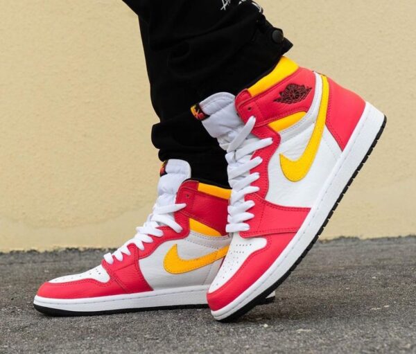 Air Jordan 1 Retro High OG Light Fusion Red