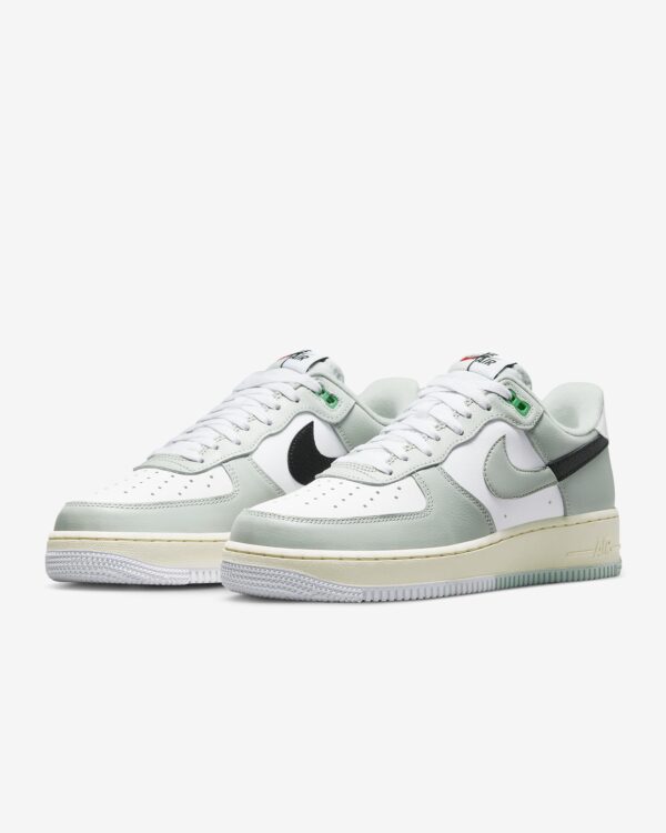 Air Force 1 ’07 LV8 Light Silver