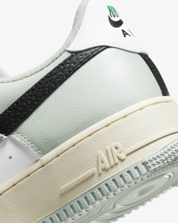 Air Force 1 ’07 LV8 Light Silver