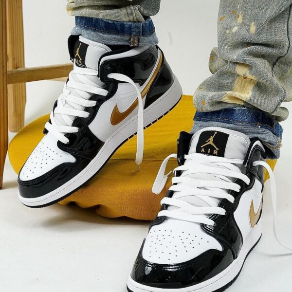 Air Jordan 1 Mid SE “Black/Gold”