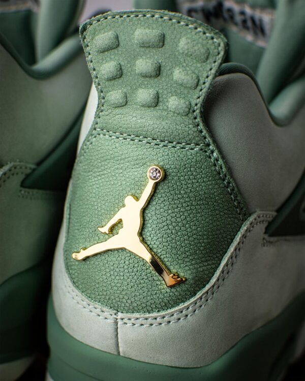 Air Jordan 4 First Class