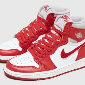 Air Jordan 1 WMNS ‘Varsity Red’ – Chenille