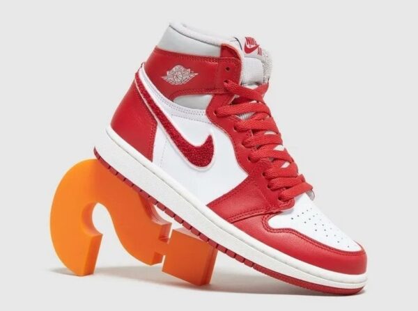 Air Jordan 1 WMNS ‘Varsity Red’ – Chenille