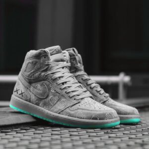 KAWS x AIR JORDAN 1